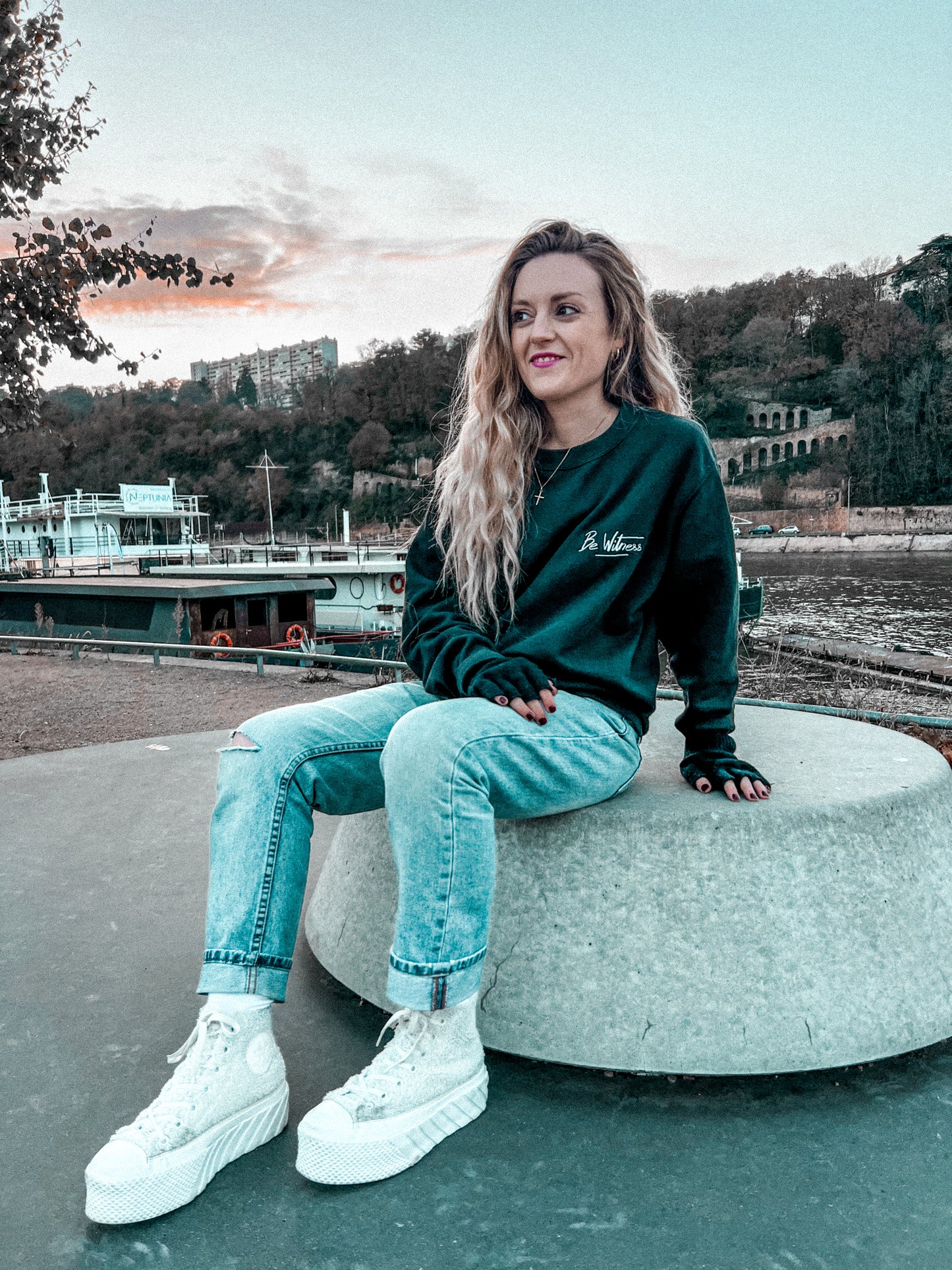 Sweat "Be Witness" brodé